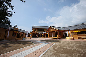 ���j����